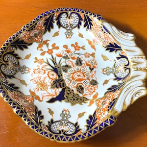 Royal Crown Derby Imari Shell Dishes: Cobalt & Gold Accents, ca. 1885
