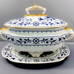 Royal Worcester Blue and white porcelain lidded tureen with under tray, Gilt, ca.1880s, nice condition, very rare!