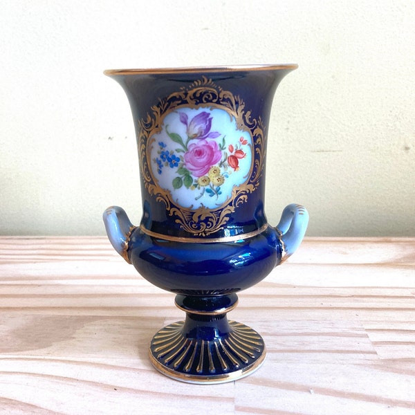 Meissen amphora vase with gilded and cobalt blue design, 1 first choice, ca. 1930s, exquisite