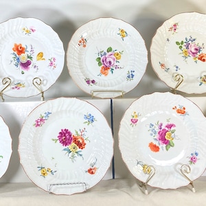 Set of 7 x antique Meissen (1725-1774 ) rimmed plates with hand-painted flowers and relief floral pattern, 1st quality! very RARE