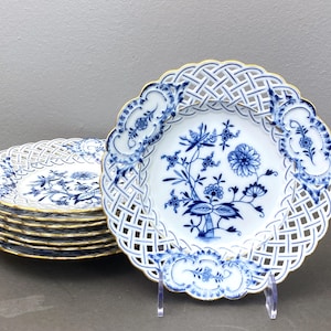 Meissen Blue Onion Reticulated plates with gold trim, blue and white, set of 8 .1815-1860