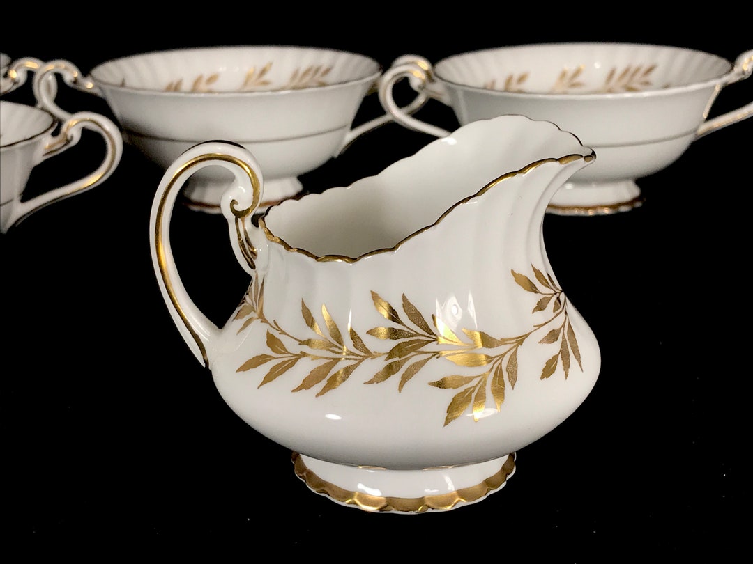 Paragon elgin Elizabeth Queen Creamer, Gold Ivy Motif, Fine Bone China, Circa 1960s, Made in