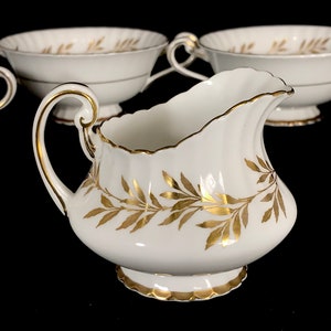 Paragon &quot;Elgin&quot; Elizabeth Queen Creamer, gold ivy motif, fine bone china, circa 1960s, made in England