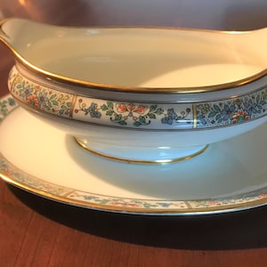 Rare! Antique GDA Limoges CH Field Haviland Schleiger 1356 gravy boat, circa 1900, excellent condition!