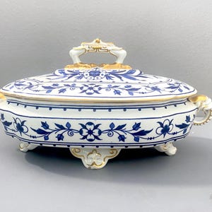 Royal Worcester Blue and white porcelain lidded tureen, Gilt, ca.1880s, nice condition, rare!