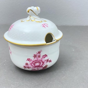 Herend "Nanking Bouquet Purple" lidded sugar bowl, #373 NBP, and 24k gold trim, nice condition