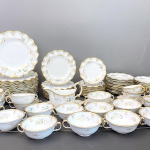 Royal Crown Derby &quot;Normandie&quot; dinner Service for 12, 88 pcs Bone China, A1144, MINT