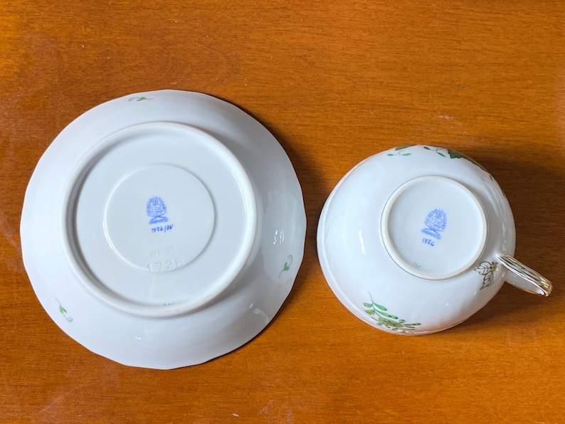 Herend Chinese Bouquet Tea Cup and Saucer - Thumbnail 3