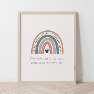 Märchen werden wahr, schau uns an, wir haben dich Digital Art Print, Regenbogen Kunstwerk für Kinderzimmer, Boho Regenbogen Kinderzimmer Wanddekor für Mädchen