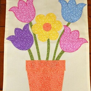 Gartenfahne, Frühlingstulpen Im Blumentopf