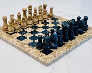 Set Scacchi In Marmo Naturale 25,4 Cm Fatto A Mano - 32 Pezzi + 2 Regine Extra, Bianco E Nero, Con Scatola Portaoggetti - Gioco Da Tavolo Di Lusso E Regalo Elegante