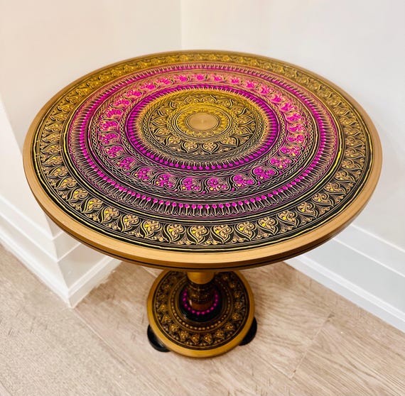 Hand-Painted Naksheen Art Coffee Table: Pakistani Accent Decor