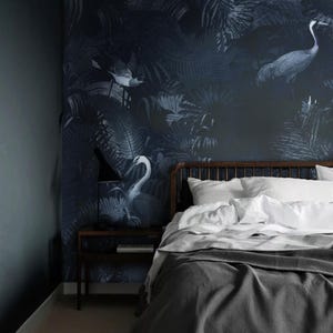 carta da parati tropicale scura, murale da parete giungla, sfondo blu navy, stacca e attacca, uccelli, foglie di monstera, decorazione da parete per camera da letto // #T30