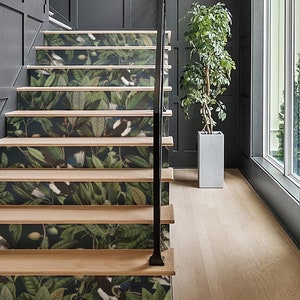 Blaue Blätter und Vögel auf weißem Hintergrund, wieder ablösbare Blumen an einer Treppe, Pflanzen, Schälen & Kleben
