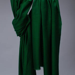 Solid Emerald Green Pashmina Wrap | Pure Cashmere Shawl | Soft Handwoven Scarf | Timeless Gift for All Seasons
