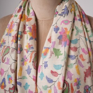 Ivory Kani Pashmina Shawl with Fine Traditional Motifs – Handwoven Art