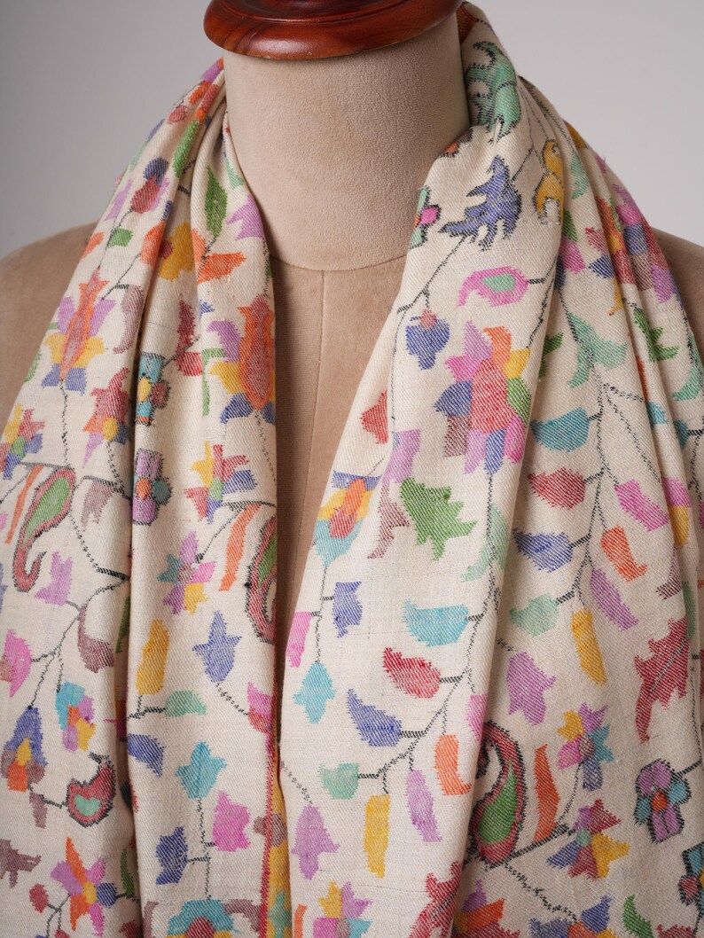 Ivory Kani Pashmina Shawl with Fine Traditional Motifs – Handwoven Art