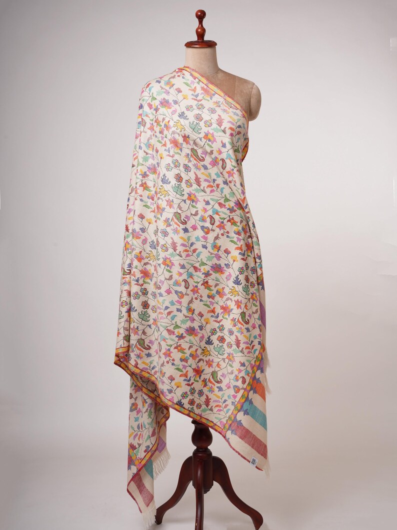 Ivory Kani Pashmina Shawl with Fine Traditional Motifs – Handwoven Art