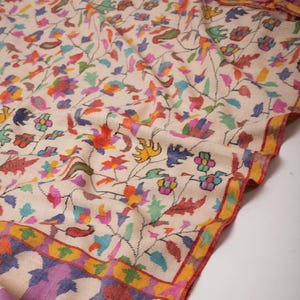 Ivory Kani Pashmina Shawl with Fine Traditional Motifs – Handwoven Art