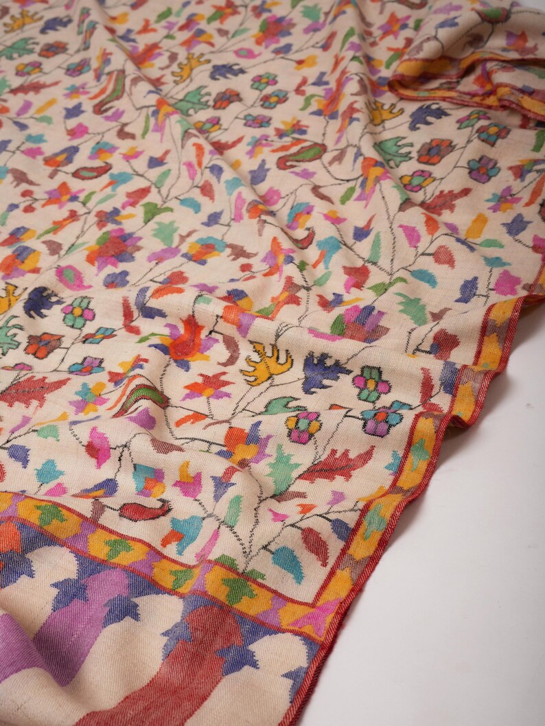 Ivory Kani Pashmina Shawl with Fine Traditional Motifs – Handwoven Art
