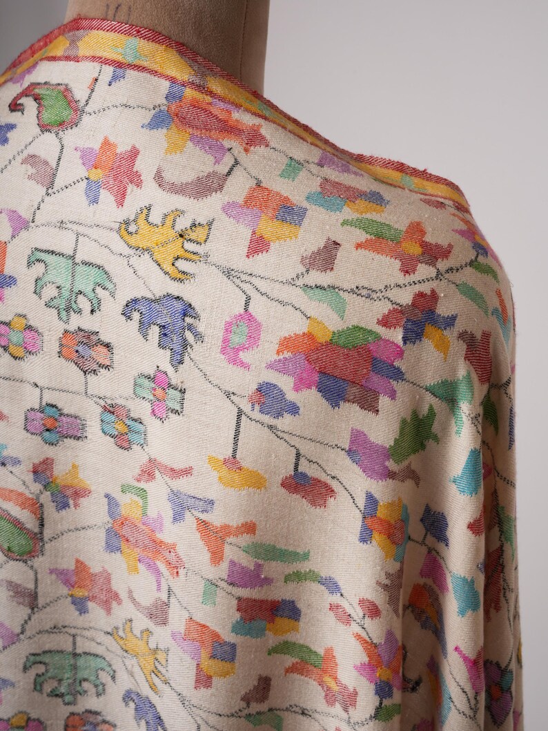 Ivory Kani Pashmina Shawl with Fine Traditional Motifs – Handwoven Art