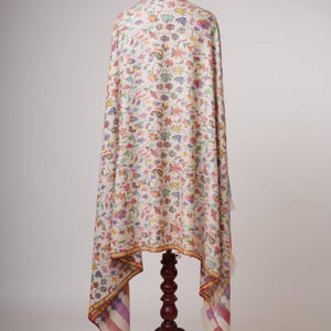 Ivory Kani Pashmina Shawl with Fine Traditional Motifs – Handwoven Art