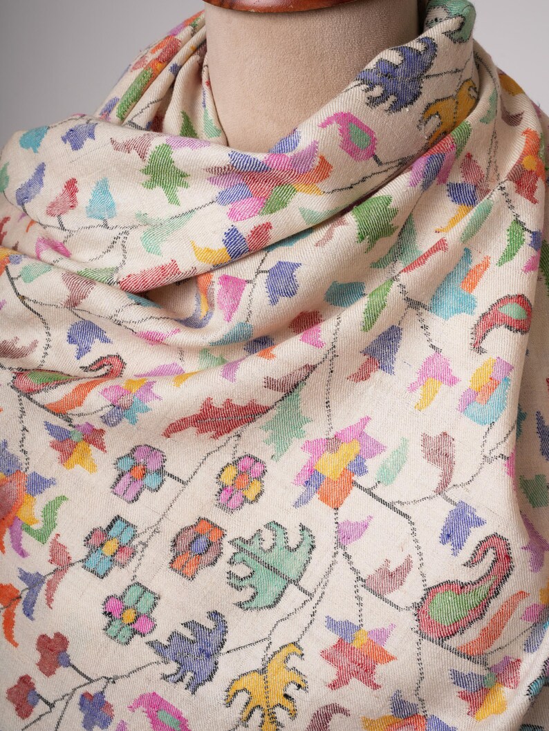 Ivory Kani Pashmina Shawl with Fine Traditional Motifs – Handwoven Art