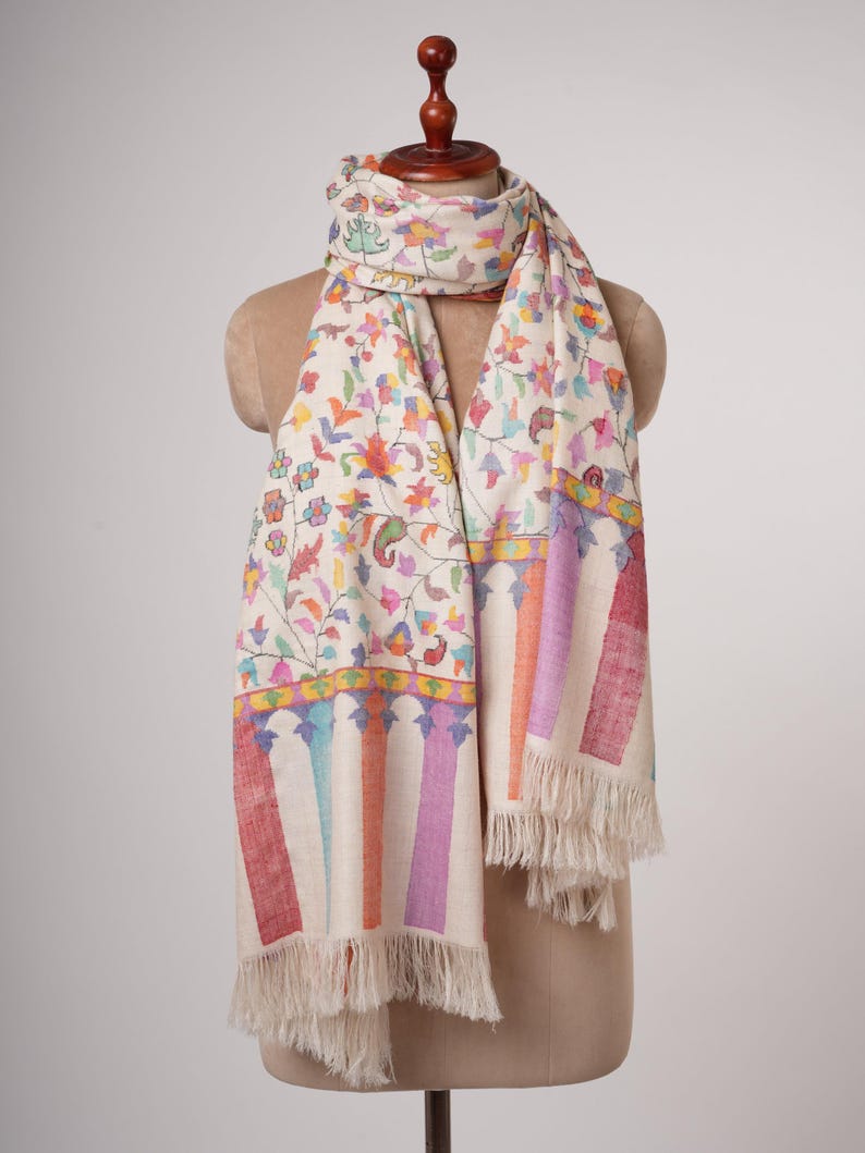 Ivory Kani Pashmina Shawl with Fine Traditional Motifs – Handwoven Art