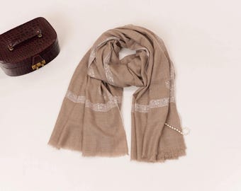 Natural Beige Kashmiri Handwoven Pashmina Shawl with White Sozni Embroidery