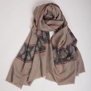 Natural Pashmina Shawl with Contrast Carbon Black Palla