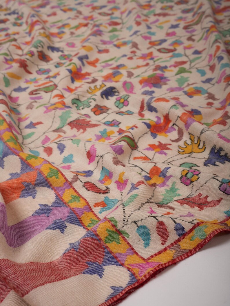 Ivory Kani Pashmina Shawl with Fine Traditional Motifs – Handwoven Art
