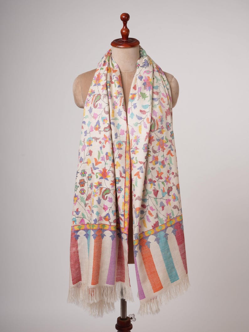 Ivory Kani Pashmina Shawl with Fine Traditional Motifs – Handwoven Art