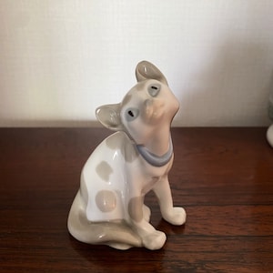 Figurina di gatto Lladro in pensione - Non catalogata - Scultura di gatto in porcellana - Alta lucentezza - Lladro - Noa - Rosal