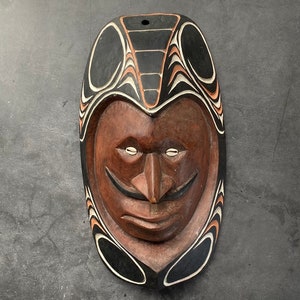 Papua New Guinea Wall Mask - Vintage Hand-carved Wood Wall Hanging New Guinea Mask - Oceanic Islander Mask - Oceanic Art