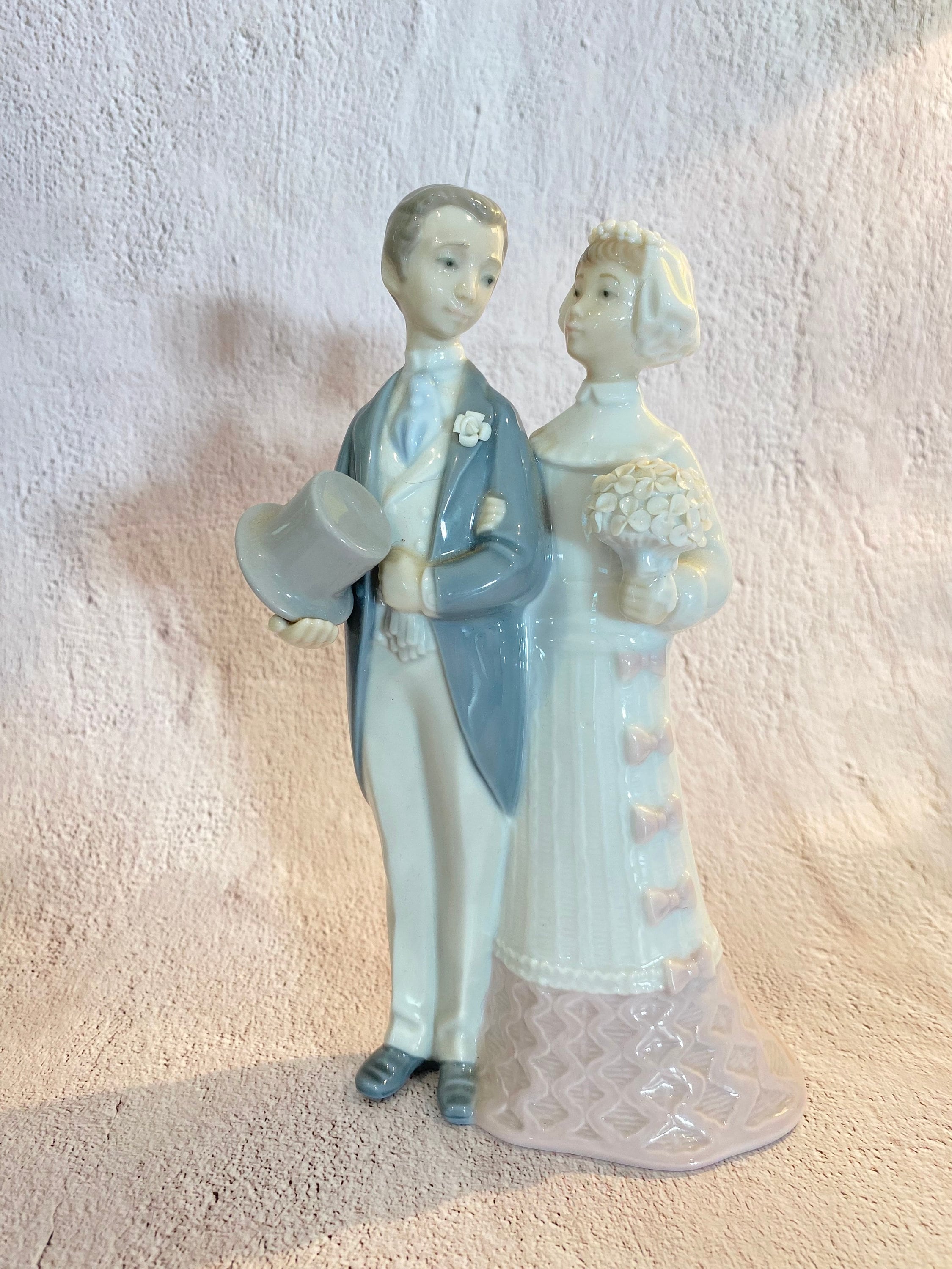 花嫁と花婿、結婚式のカップル、繊細な 1970 年代に廃盤になった