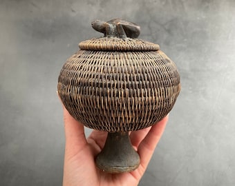 インドネシアの手編みかご インドネシアの手編みバスケット（蓋付き） - 5インチ ブラウン＆タン