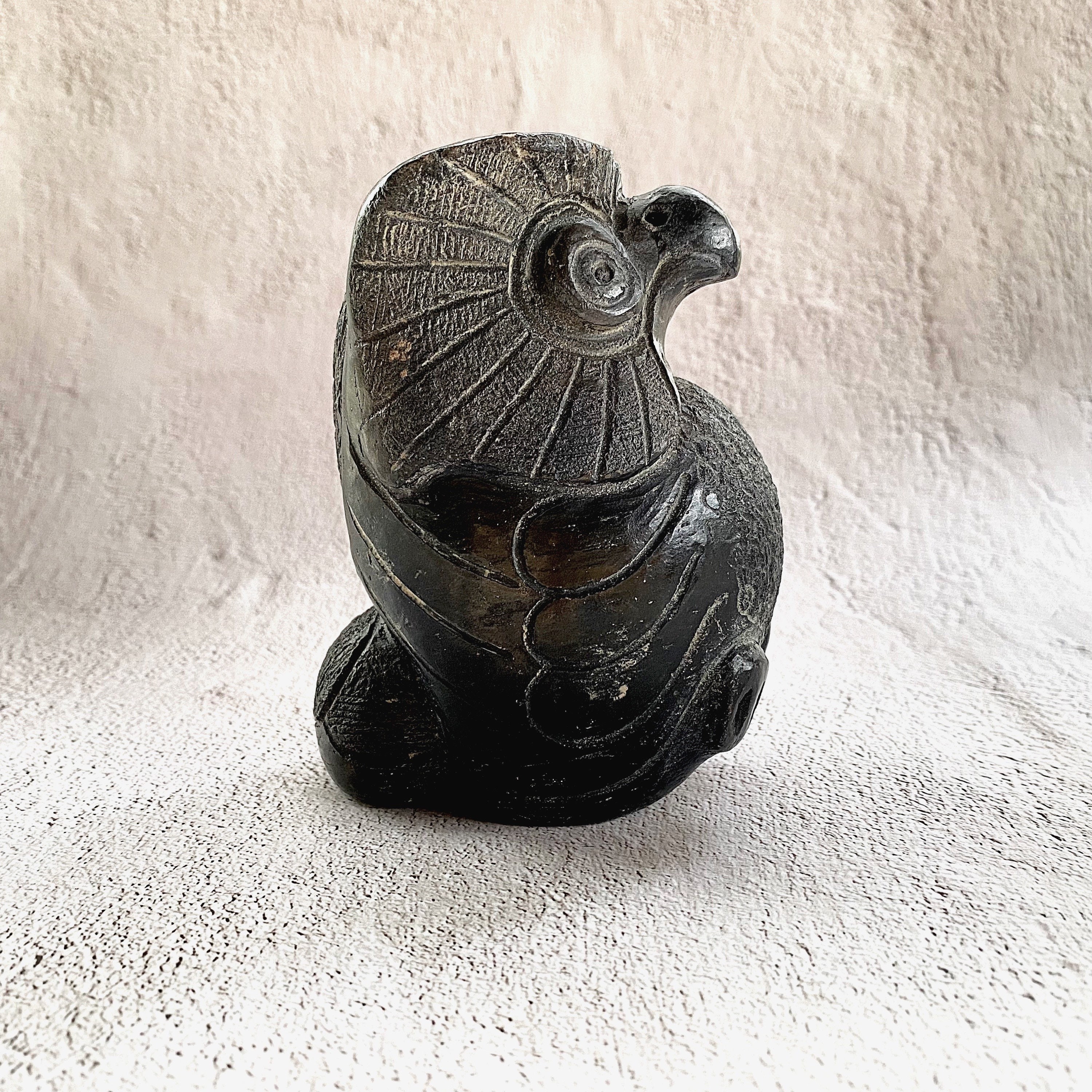 フクロウ彫刻 陶器 ヴィンテージ陶器のフクロウの彫刻 - 手作りの黒焼き陶器のフクロウ
