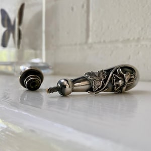 Selo de cera antigo vitoriano - Letras A R - Selo de monograma Art Nouveau prateado - Selo de cera prateado eduardiano com padrão floral
