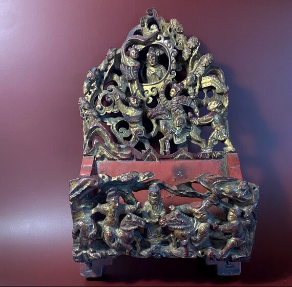 木製獣の彫刻 金色と赤色 中国製　19世紀　アンティーク 精巧なアンティーク13文字の中国の潮州金鍍金赤い漆の彫刻された木製