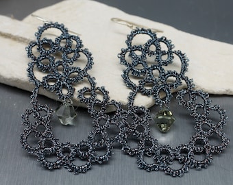 Black pearl tatted earrings / Bridal jewelry / Lace earrings / Tatting