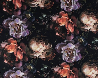 Pode incluir: Um fundo preto com um padrão repetitivo de grandes flores coloridas. As flores são em tons de rosa, roxo, laranja e vermelho. As flores são pintadas em um estilo realista.