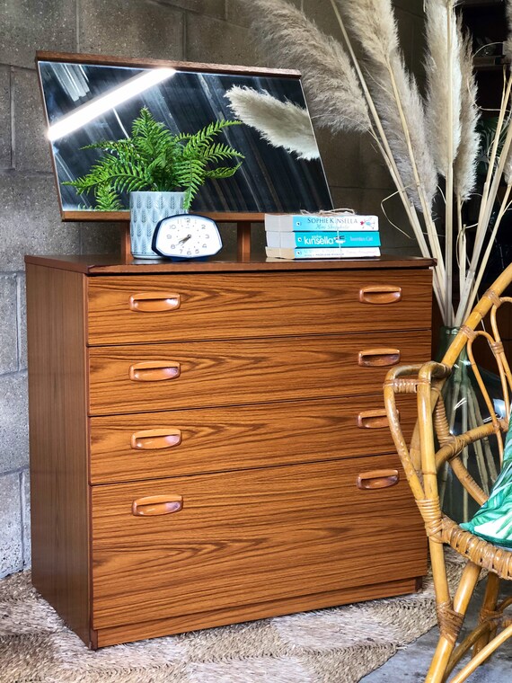 Schreiber Dressing Table with Drawers and Tilting Mirror