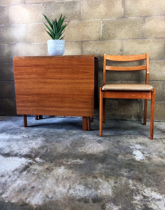 MCM Schreiber Folding table with Four Chairs
