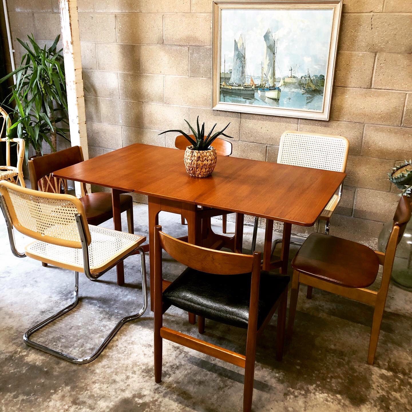 Vintage Teak Dining Table: A Touch Of Nostalgia