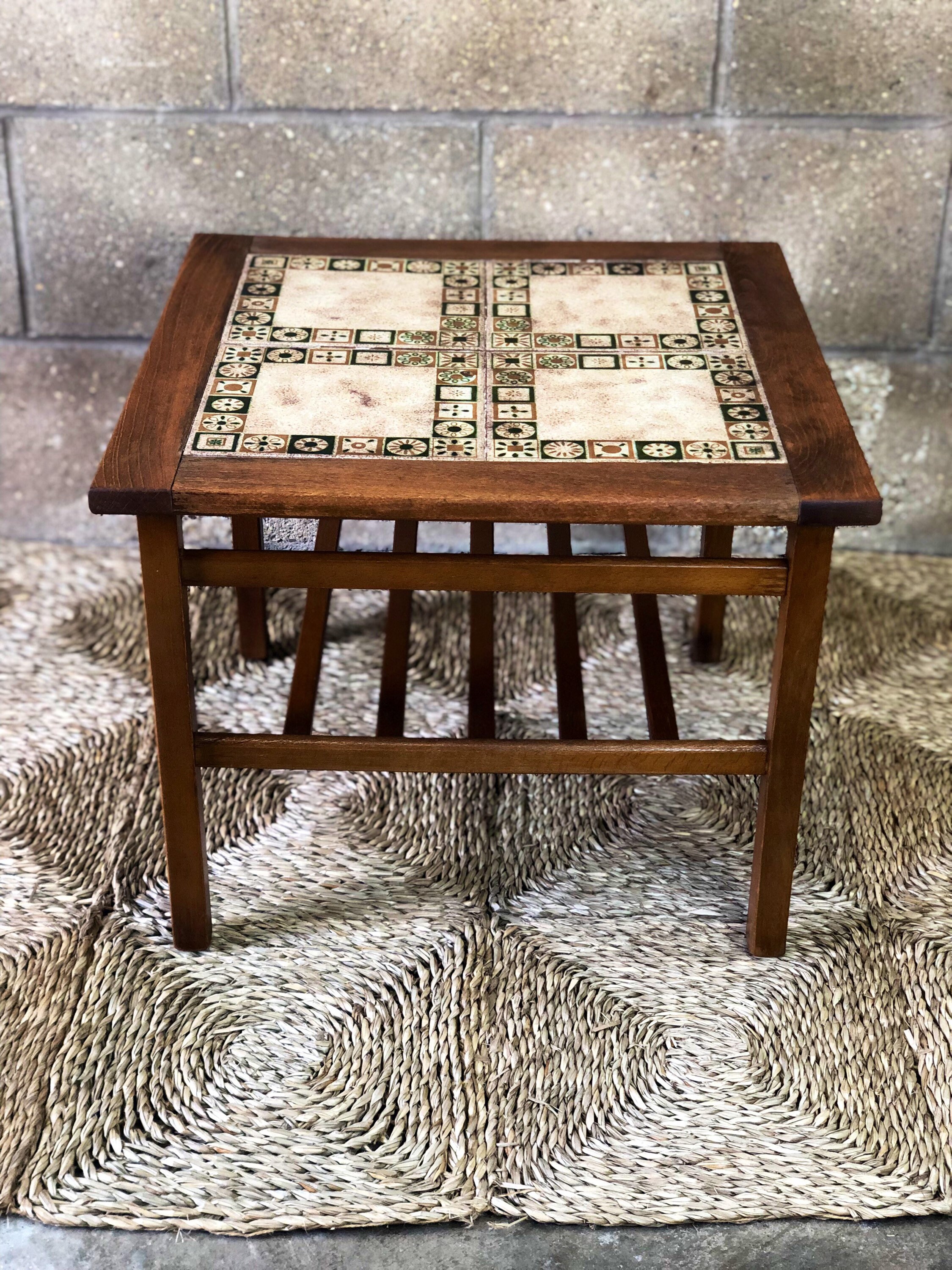Square tile 2024 coffee table