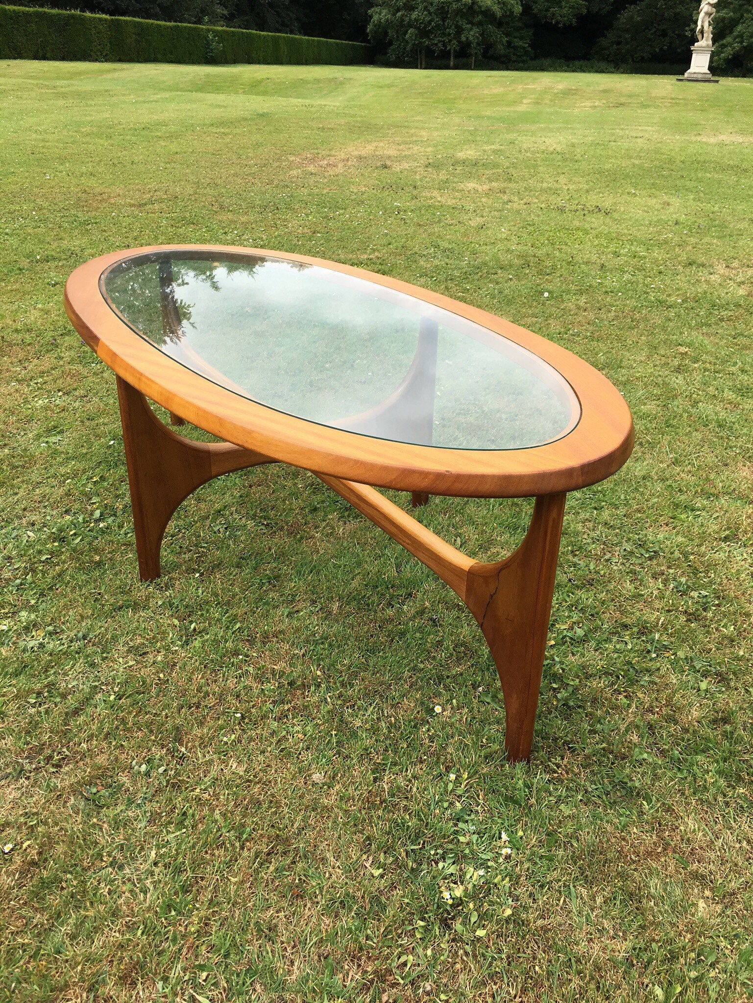 Oval Coffee Table Plans : Astro oval coffee table by G Plan - 1960s - Design Market : Turn a recycled pallet into a modern and functional coffee table that includes wheels for easy mobility!