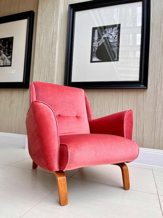 Mid-Century Danish-Style Pink Cocktail Chair – 1950s Inspired Design