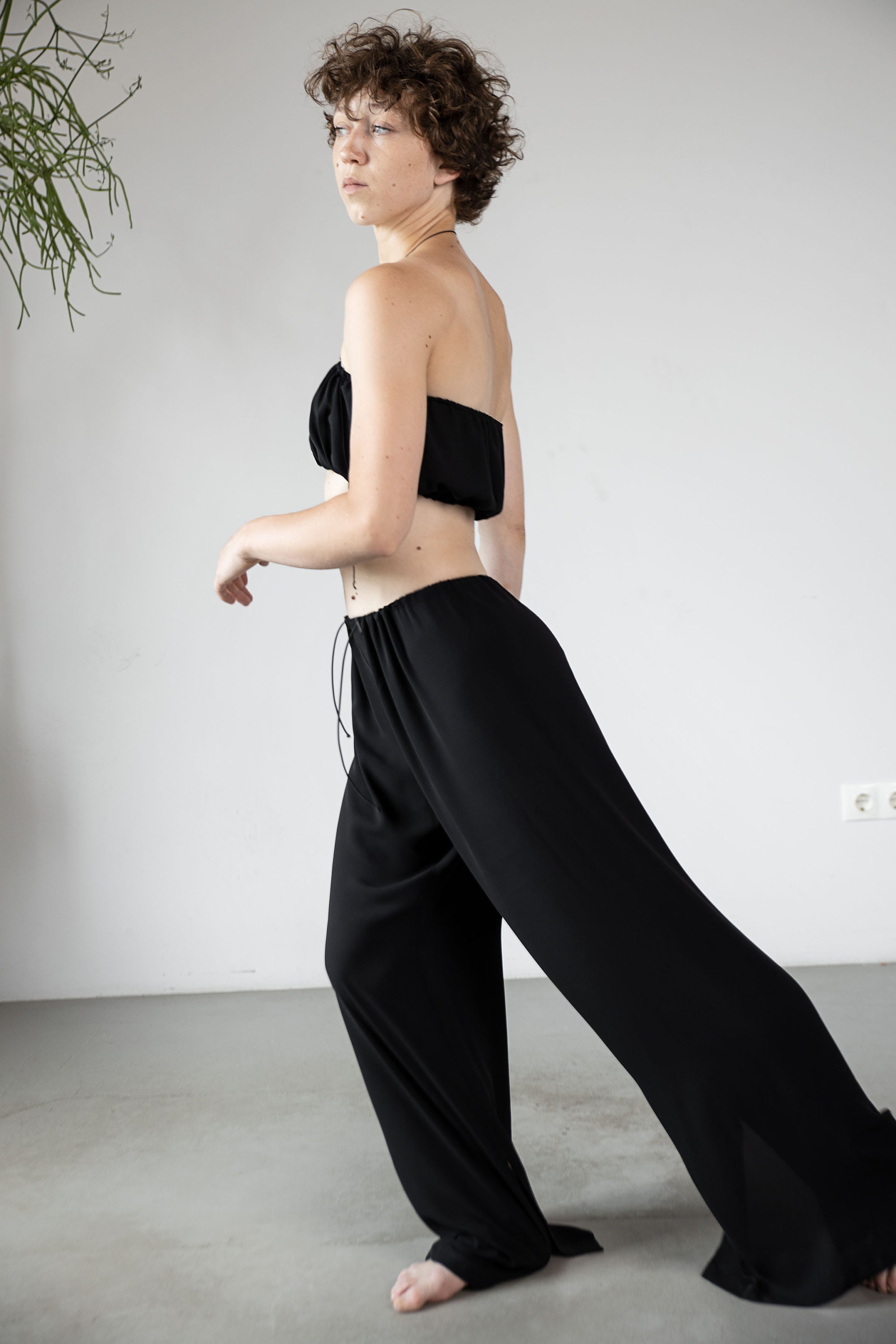 Balloon Top Black | Ruched Balloon Crop Top | Sleeveless