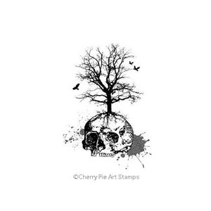Könnte beinhalten: Schwarz-weiß-Illustration eines Schädels mit einem Baum, der aus ihm herauswächst. Der Schädel ist von Spritzfarbe umgeben.