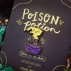 Épingle en émail pour potion empoisonnée